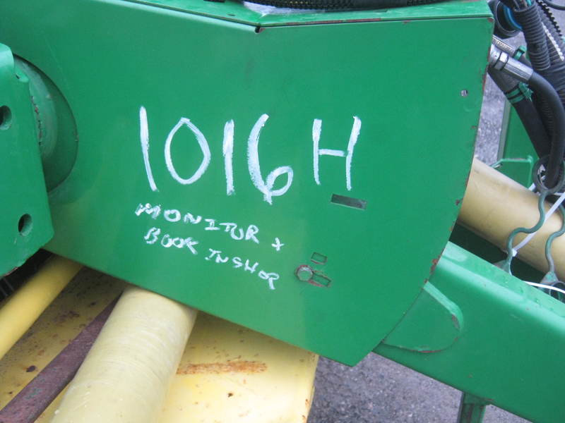 Hay Equipment  John Deere 582 SS Round Baler Photo